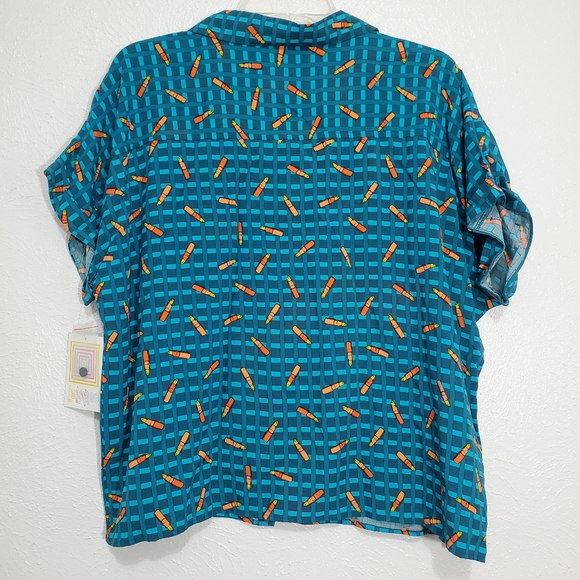 SALE 4/$30 LuLaRoe Amy Checkered Lipstick Top - Picture 6 of 7